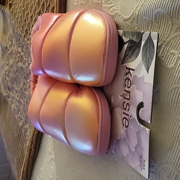 New Kensie Beautiful Slippers Size 9 - Picture 1 of 12